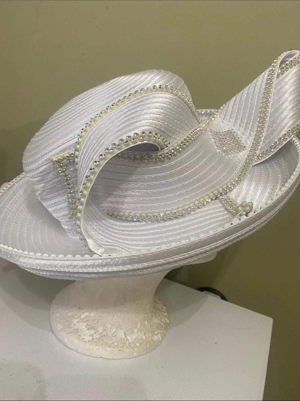 Beautiful NWT Dress Hat / Church Hat by Swan